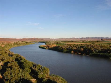  El Desplazamiento del Río Orange:  Un cambio hidrográfico que transformó la vida social y las rutas comerciales en el Sudáfrica del siglo V